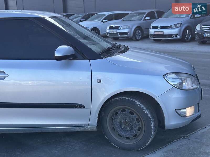 Хэтчбек Skoda Fabia 2011 в Львове