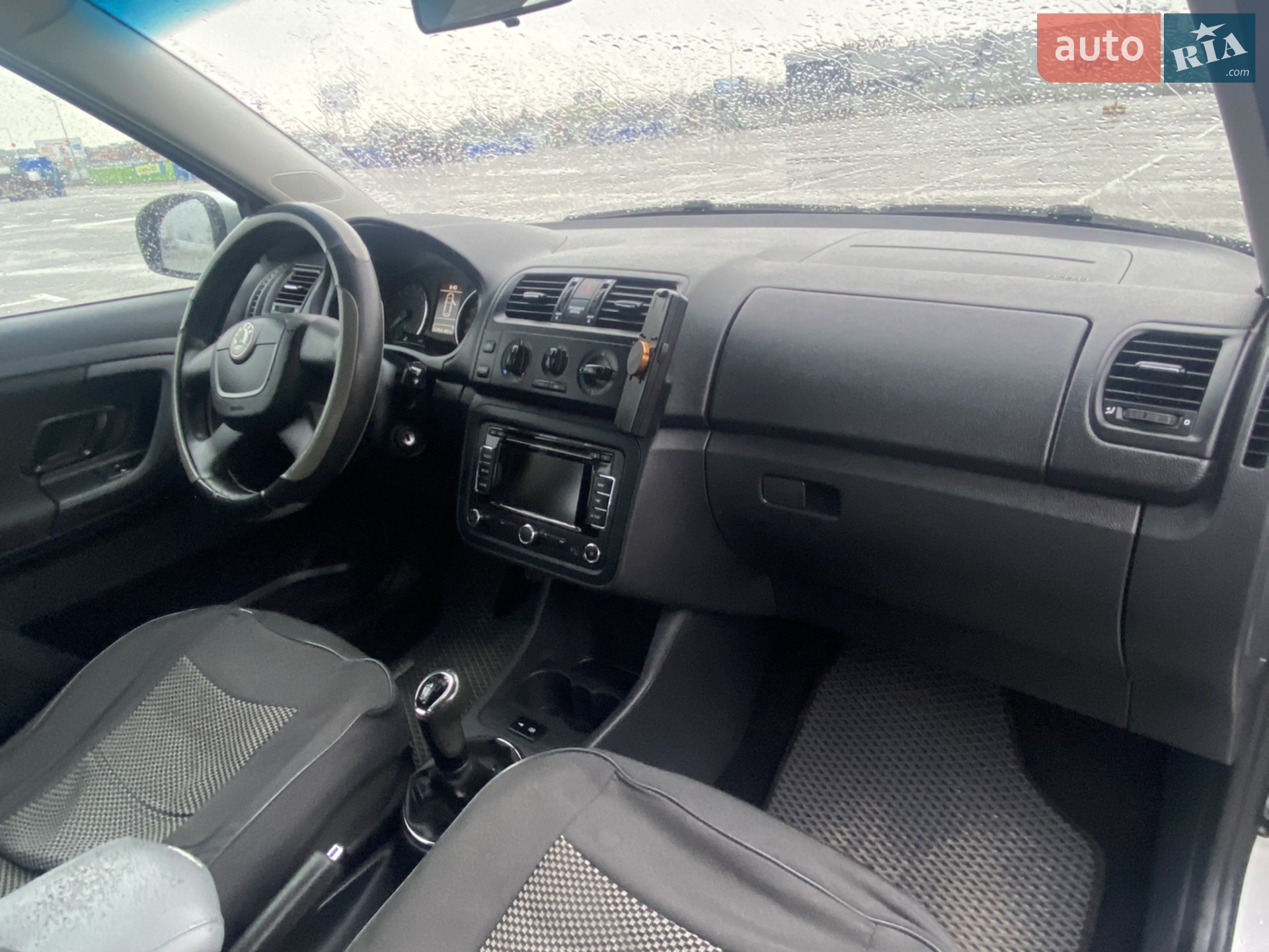 2011 Skoda Fabia - мініатюра 8