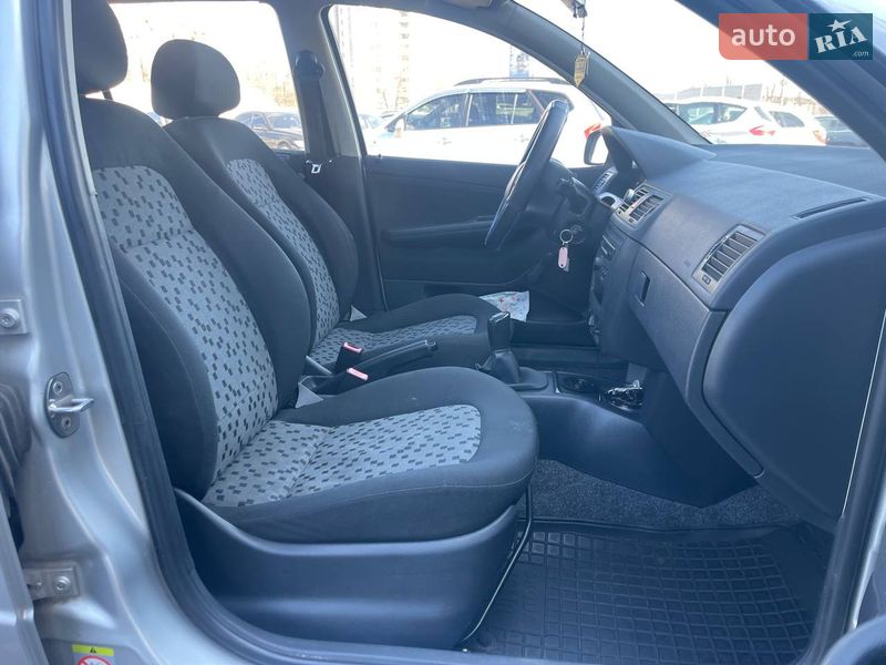 Хэтчбек Skoda Fabia 2006 в Киеве