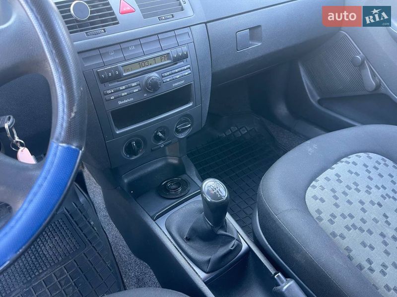 Хэтчбек Skoda Fabia 2006 в Киеве