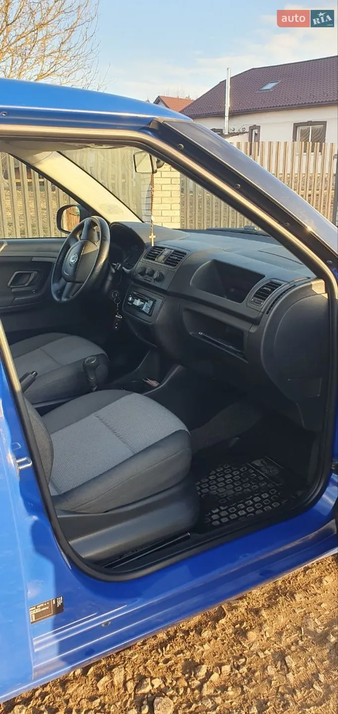 2010 Skoda Fabia - мініатюра 3