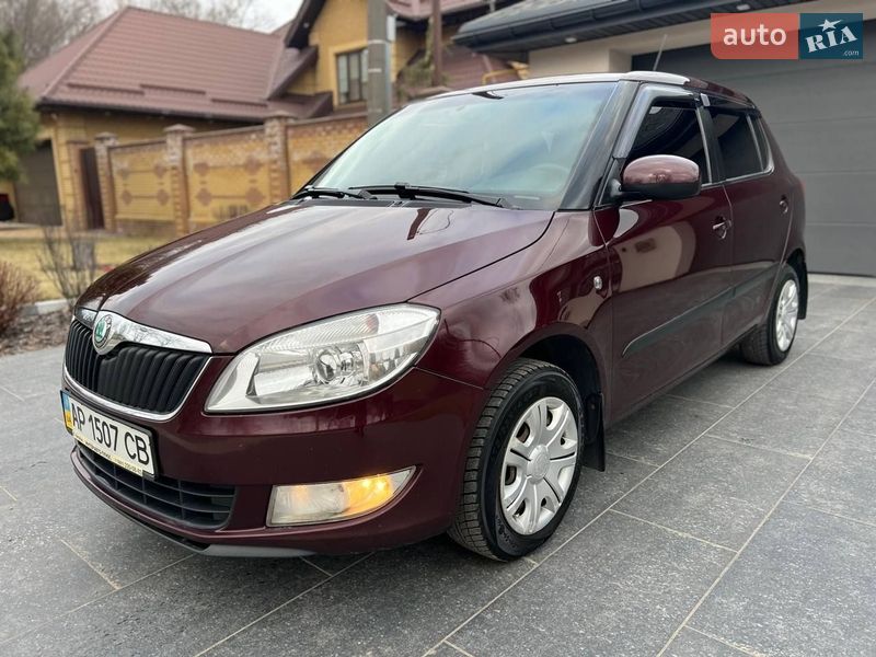 Хэтчбек Skoda Fabia 2011 в Запорожье