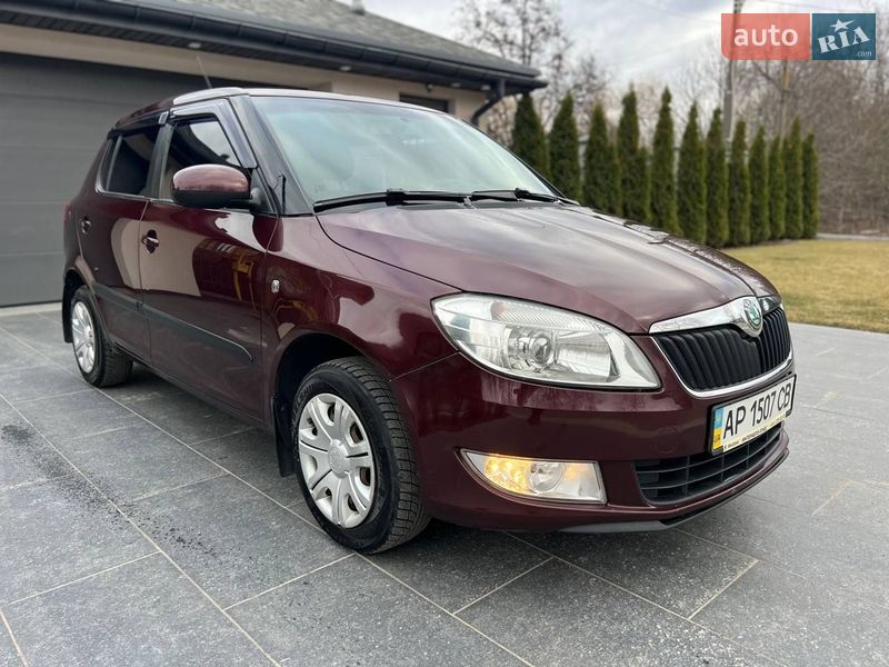 Хэтчбек Skoda Fabia 2011 в Запорожье
