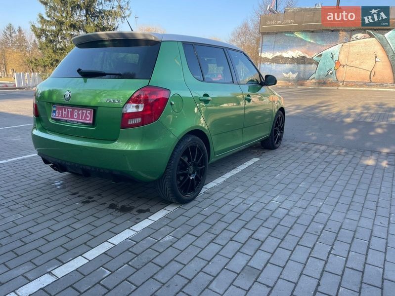 Хэтчбек Skoda Fabia 2011 в Луцке