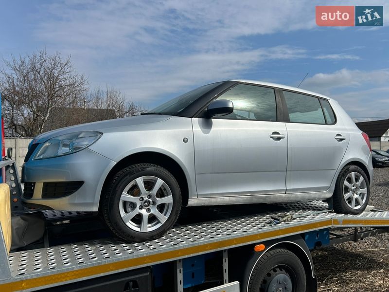 Хэтчбек Skoda Fabia 2015 в Луцке