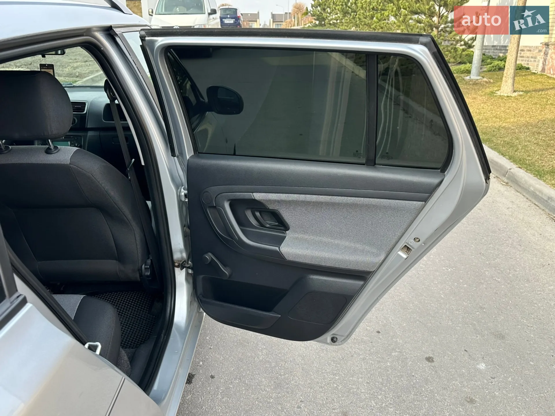 2012 Skoda Fabia - мініатюра 12