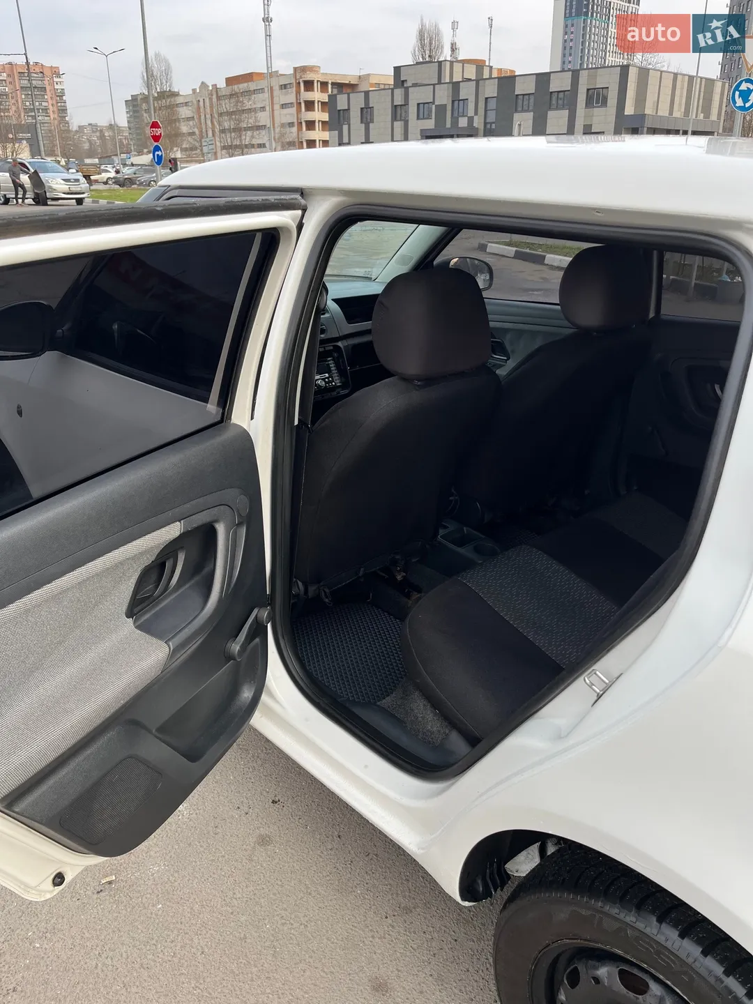 2011 Skoda Fabia - мініатюра 13