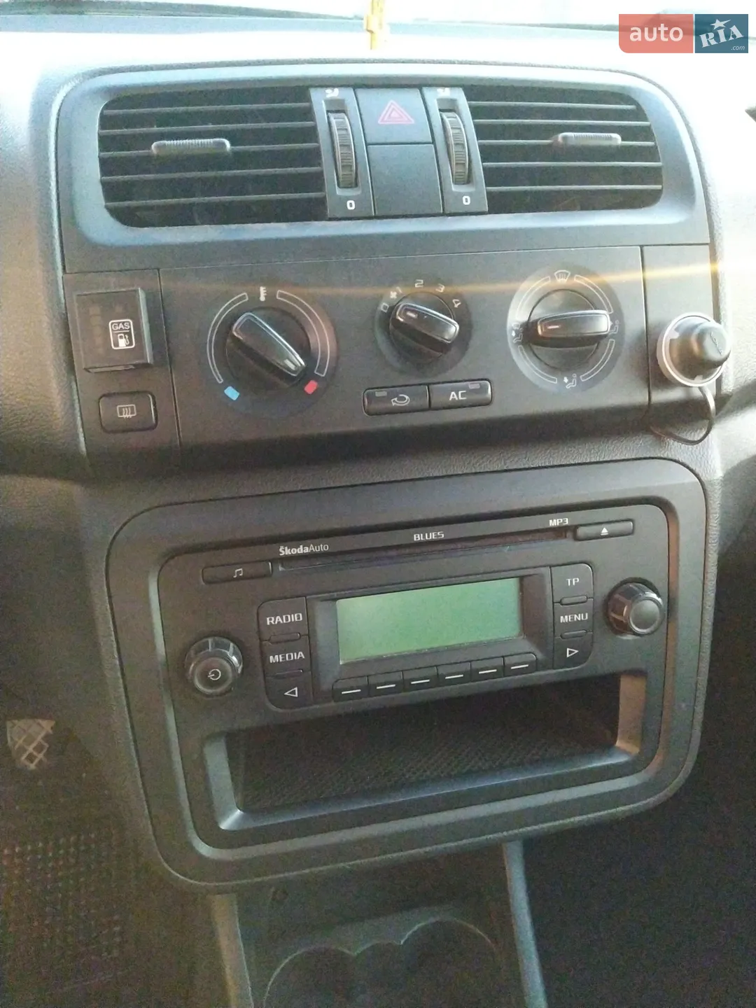 2011 Skoda Fabia - мініатюра 10