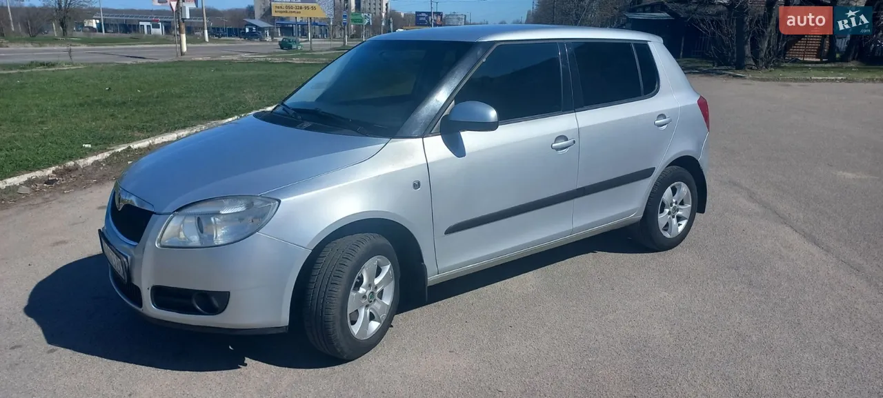 2010 Skoda Fabia - мініатюра 10