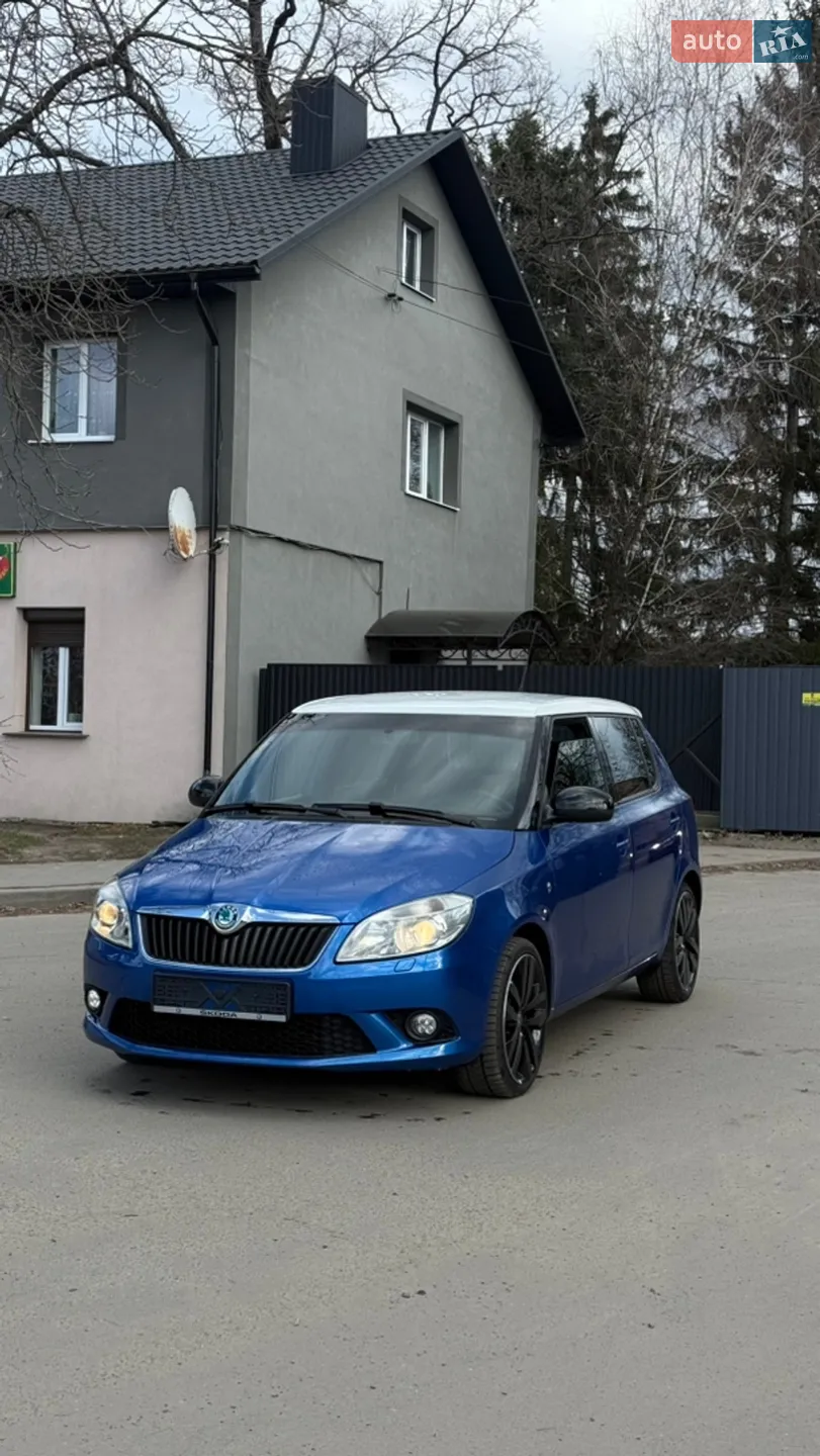 2011 Skoda Fabia - мініатюра 2