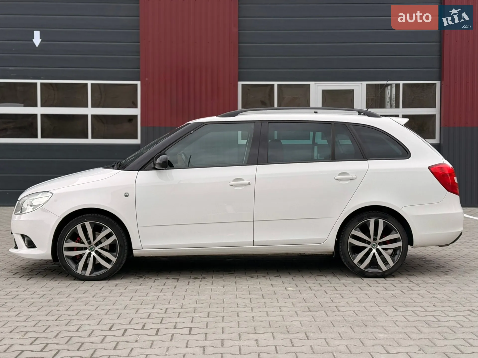 2011 Skoda Fabia - мініатюра 10