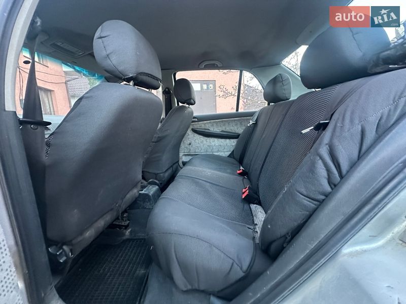 Седан Skoda Fabia 2002 в Чернівцях