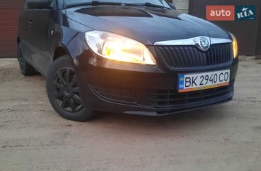 Хетчбек Skoda Fabia 2012 в Сарнах