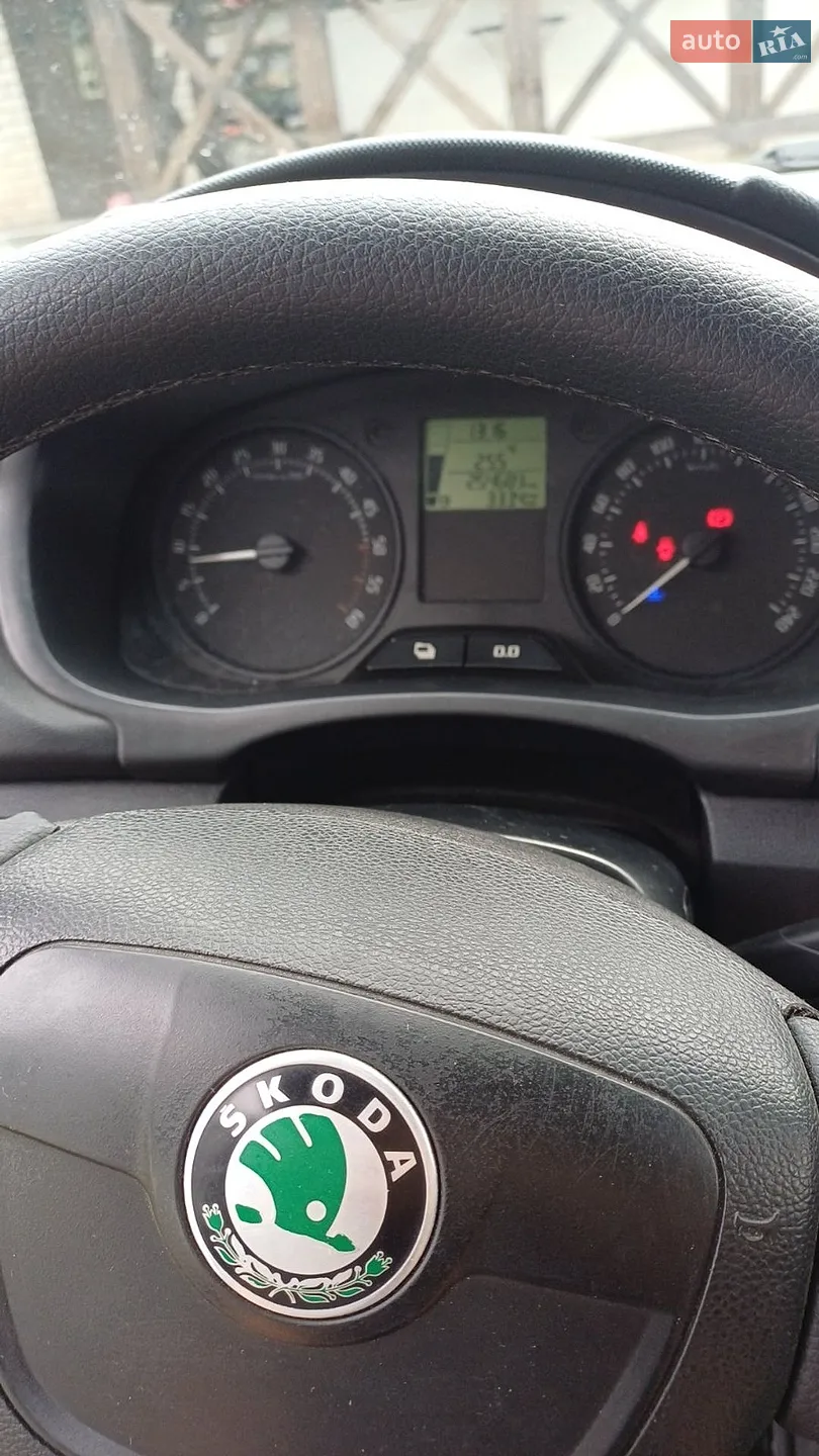 2011 Skoda Fabia - мініатюра 16