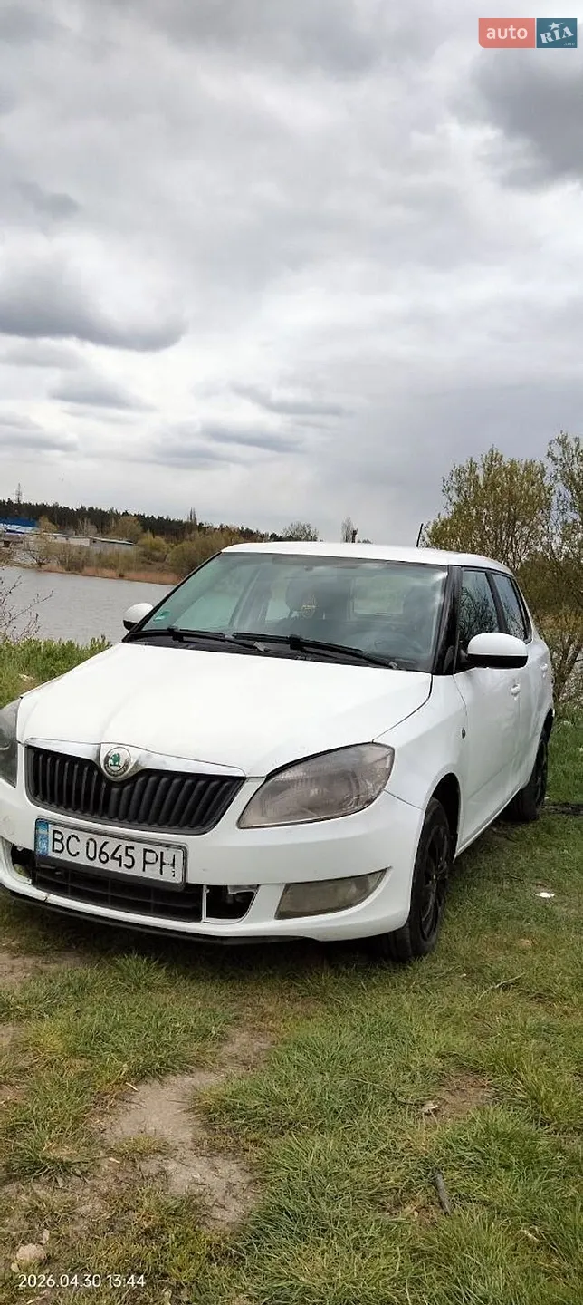 2012 Skoda Fabia - мініатюра 2