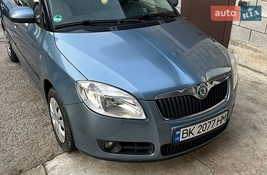 Хэтчбек Skoda Fabia 2008 в Ровно