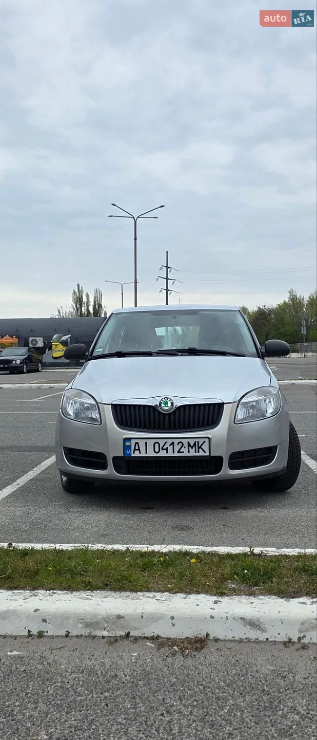 2010 Skoda Fabia - мініатюра 2