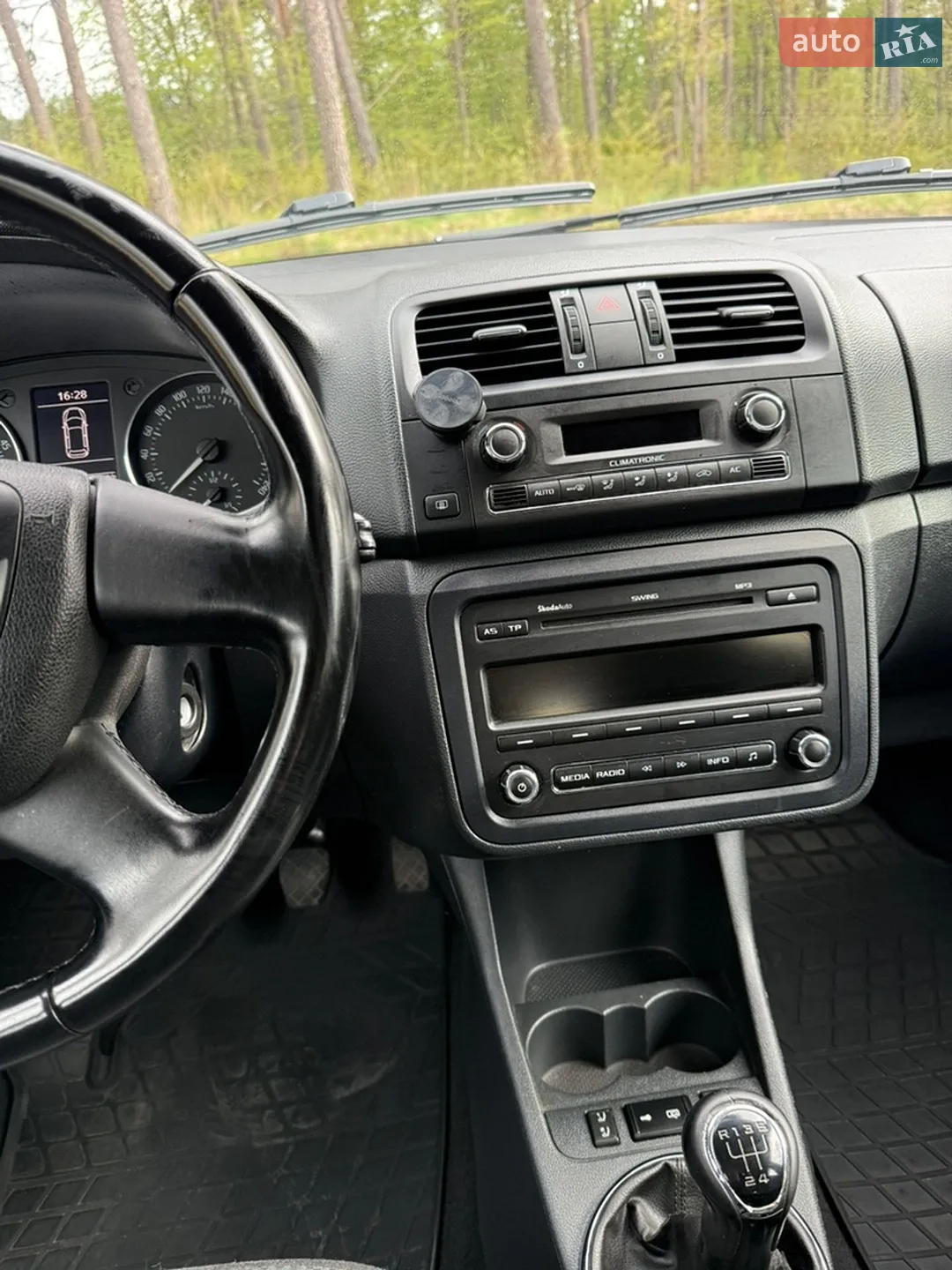 2012 Skoda Fabia - мініатюра 12