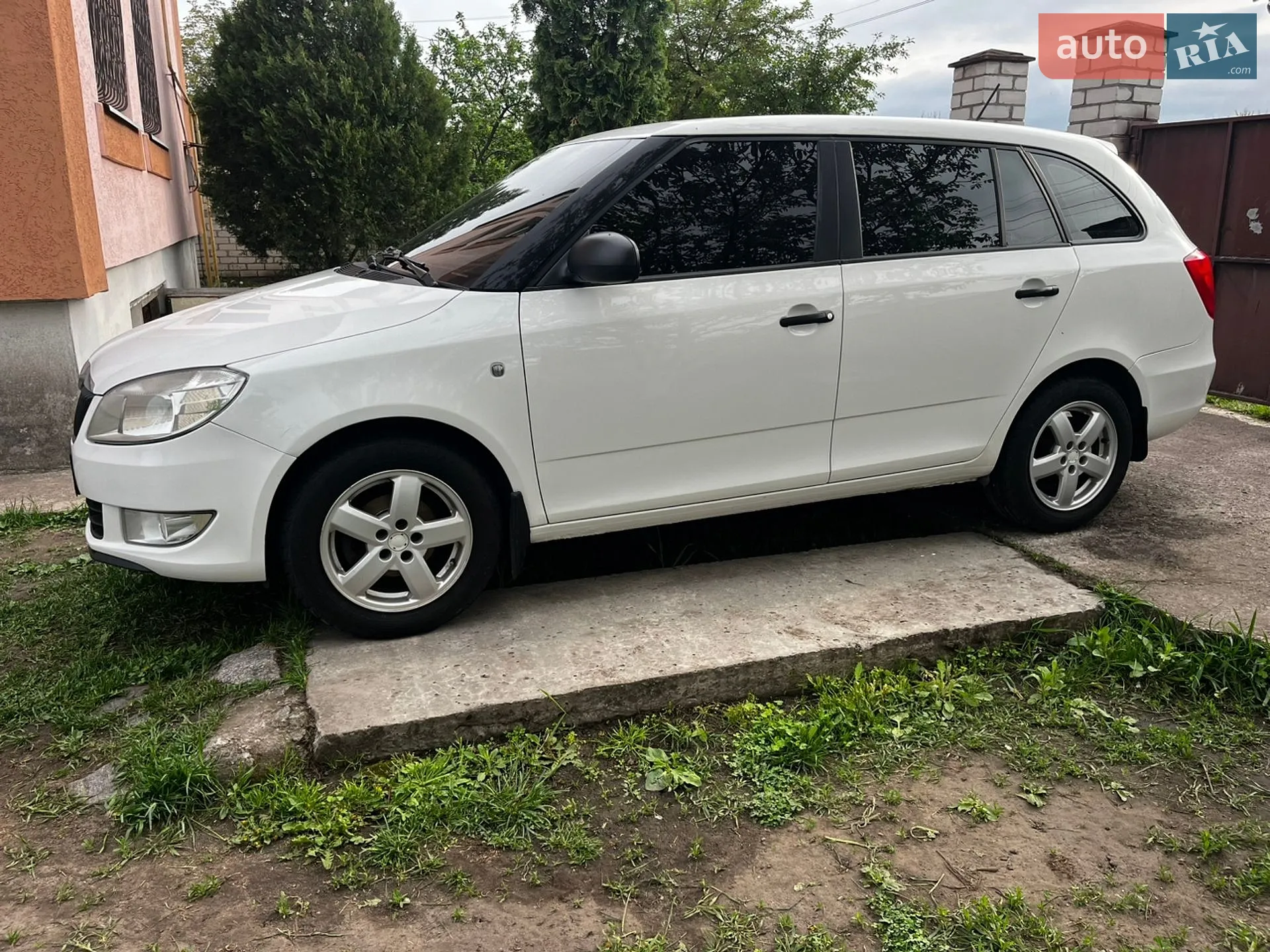 2012 Skoda Fabia - мініатюра 3
