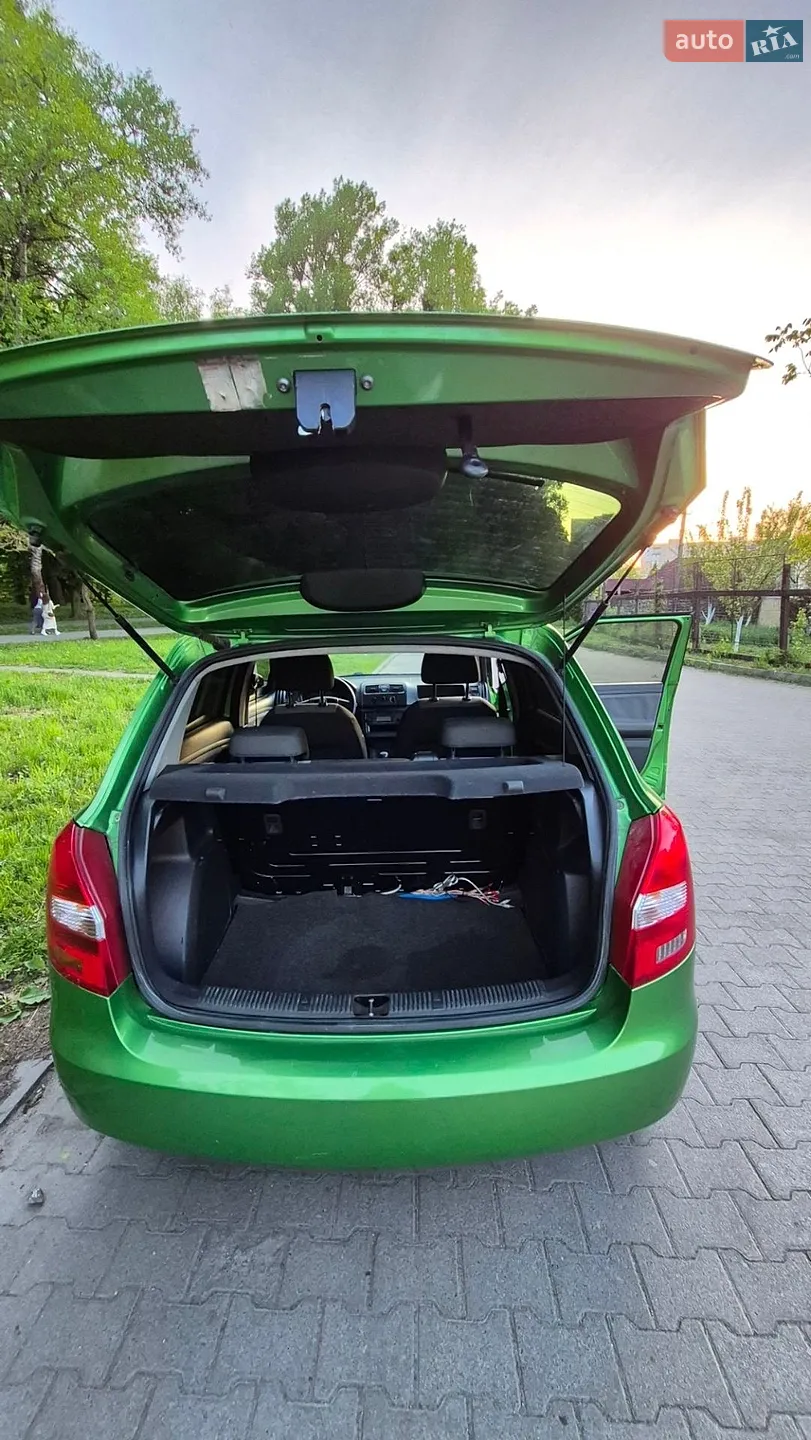 2010 Skoda Fabia - мініатюра 10