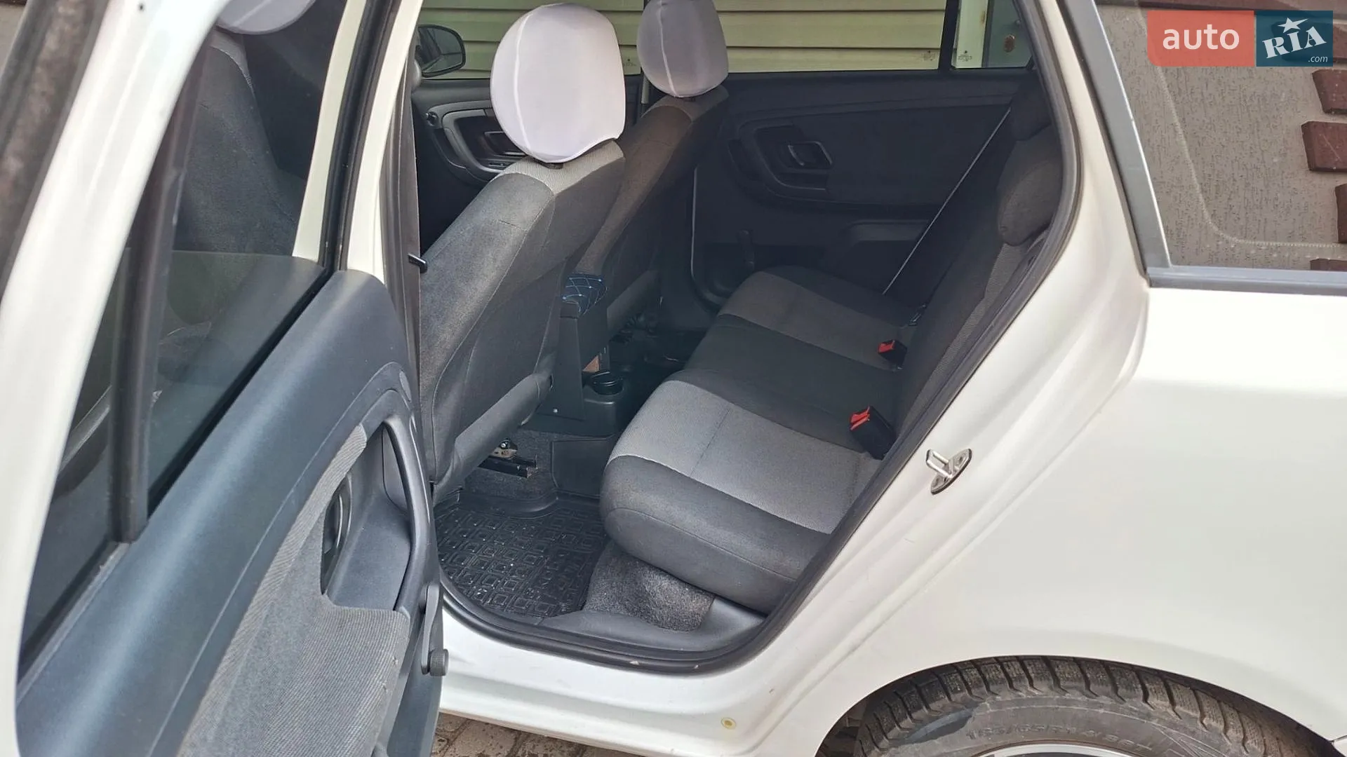 2010 Skoda Fabia - мініатюра 6