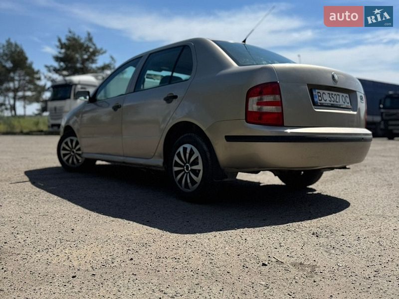 Седан Skoda Fabia 2004 в Львове
