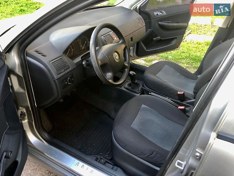 Хэтчбек Skoda Fabia 2007 в Ромнах