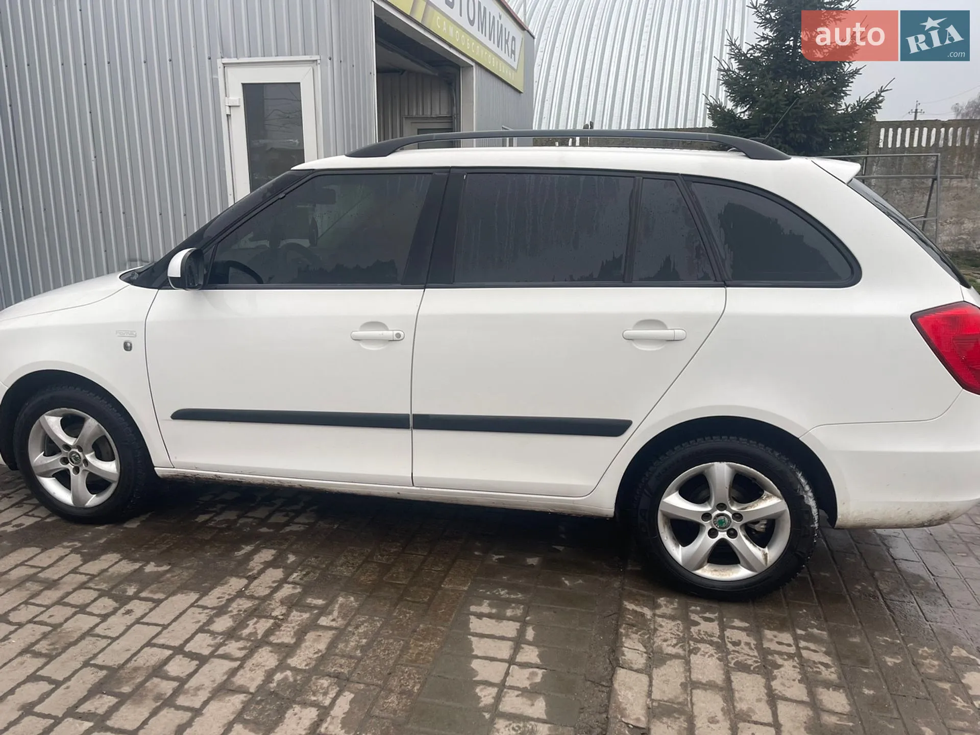 2012 Skoda Fabia - мініатюра 2