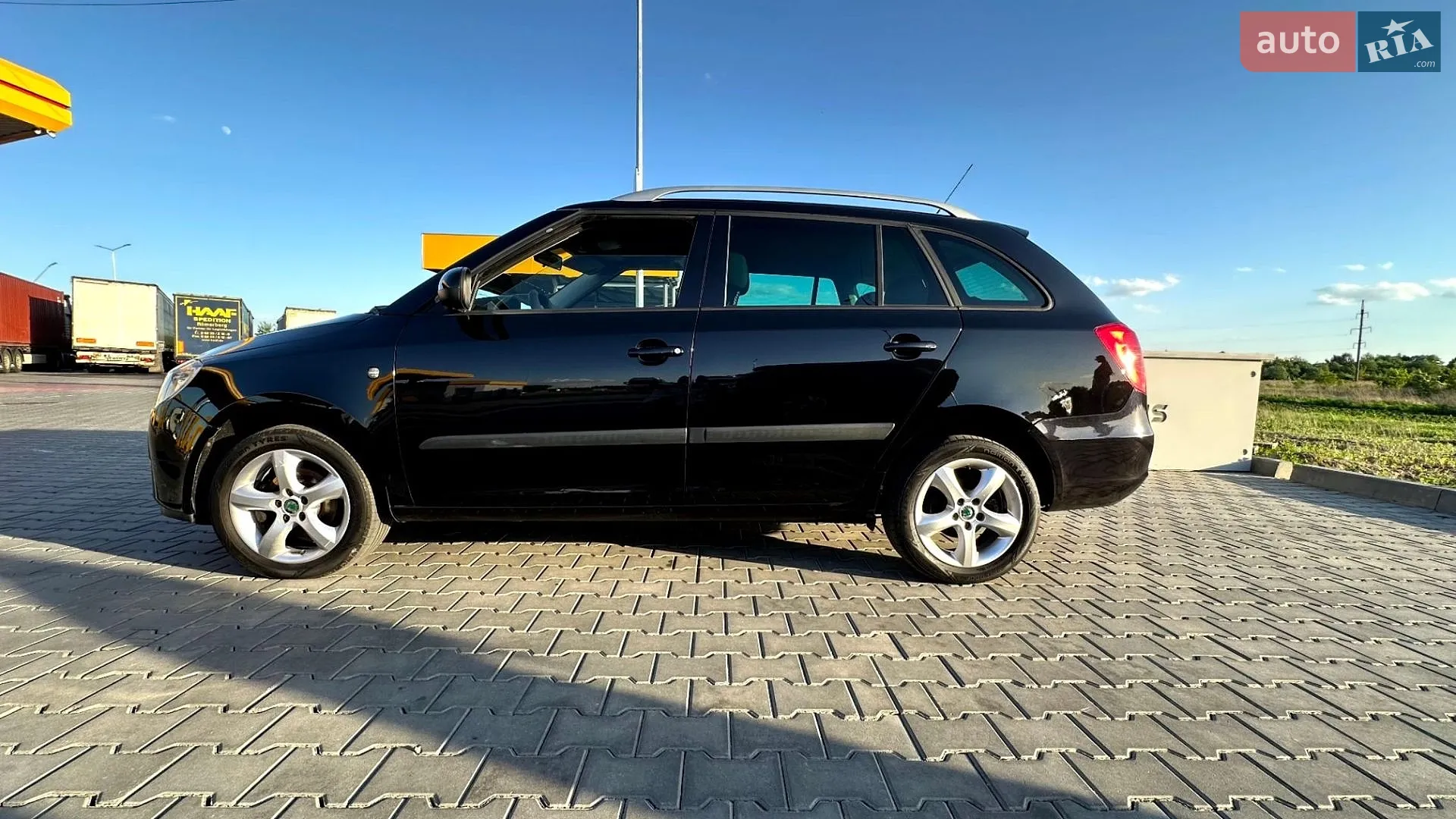 2010 Skoda Fabia - мініатюра 2