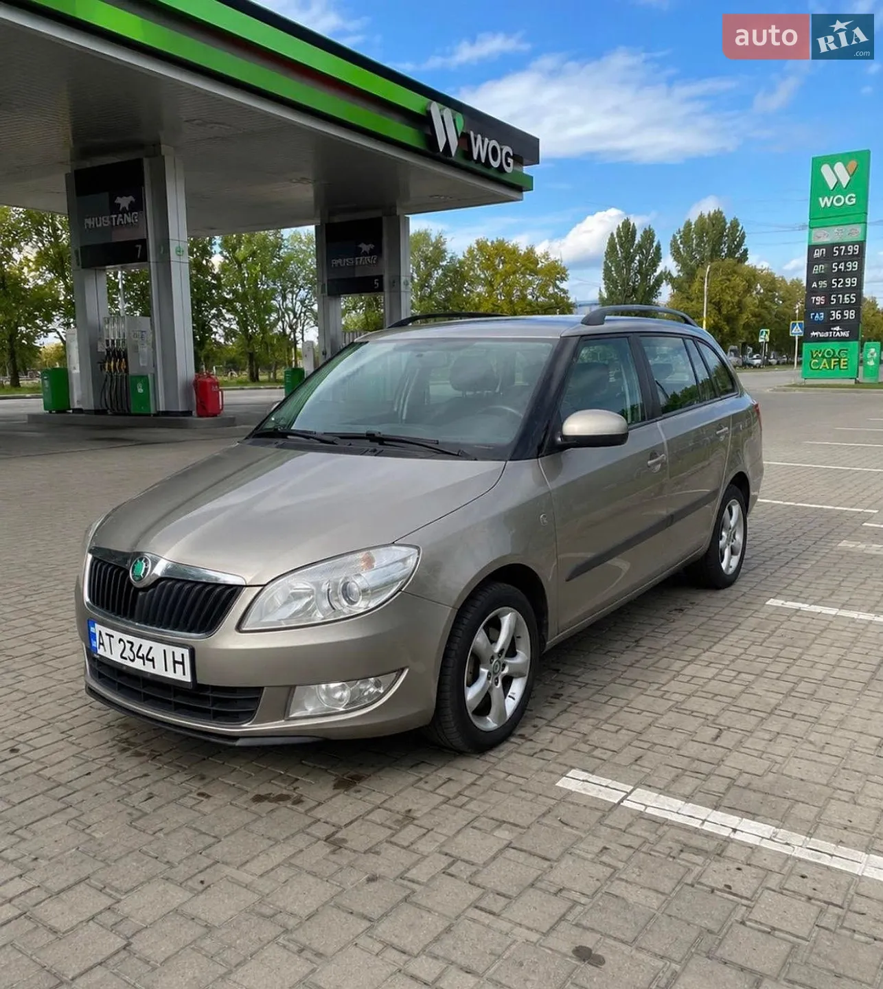 2011 Skoda Fabia - мініатюра 2