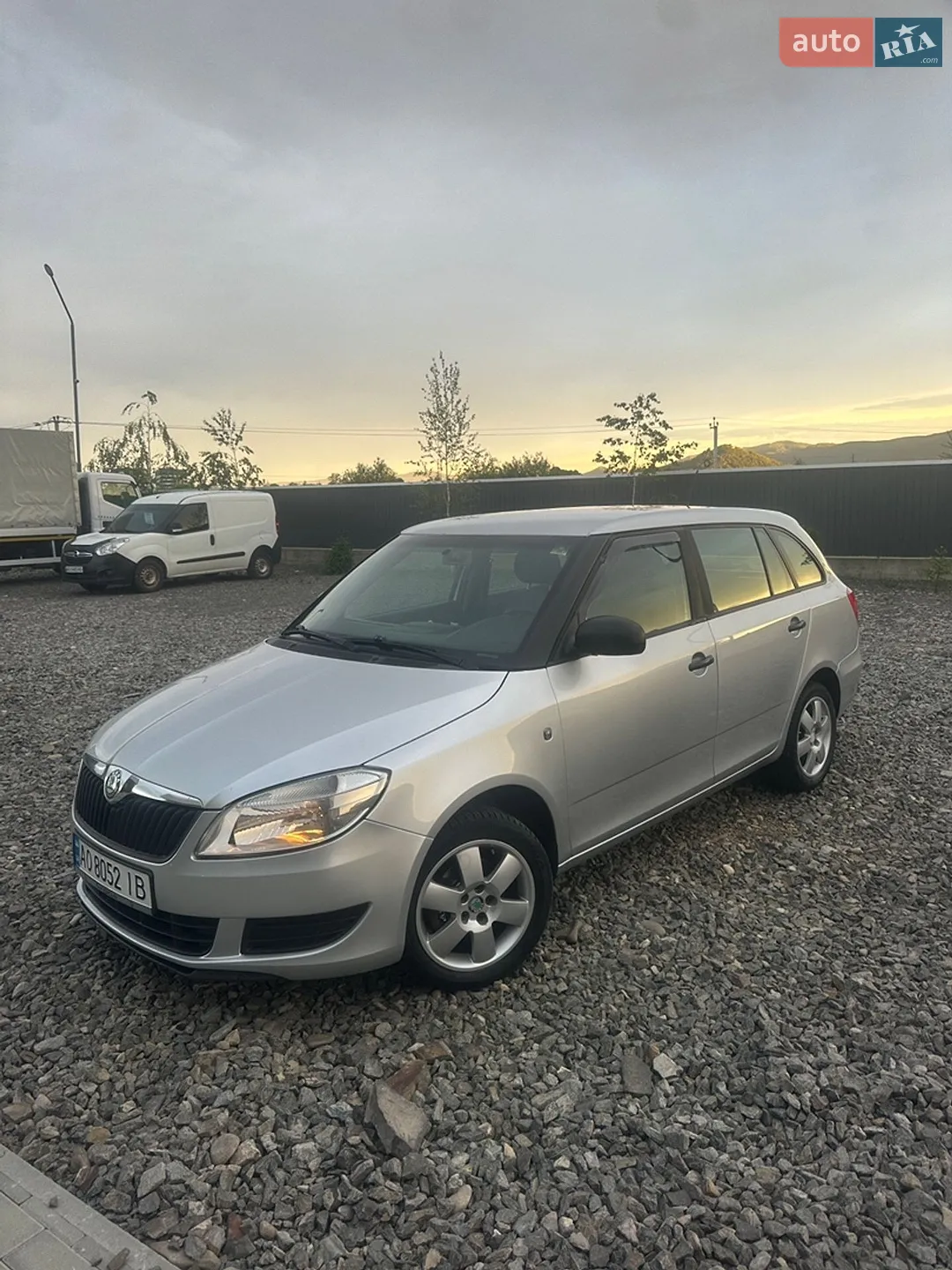 2011 Skoda Fabia - мініатюра 2