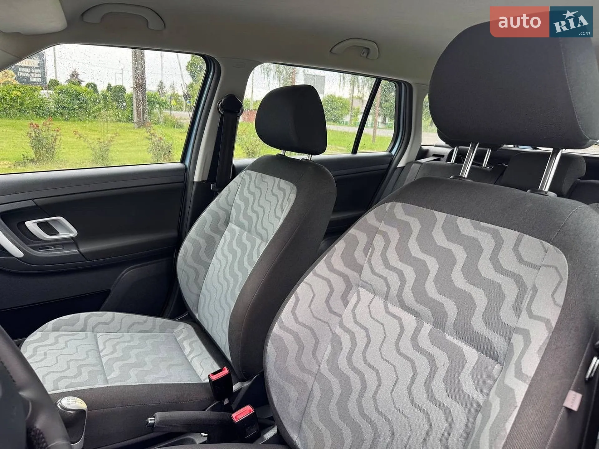2010 Skoda Fabia - мініатюра 10