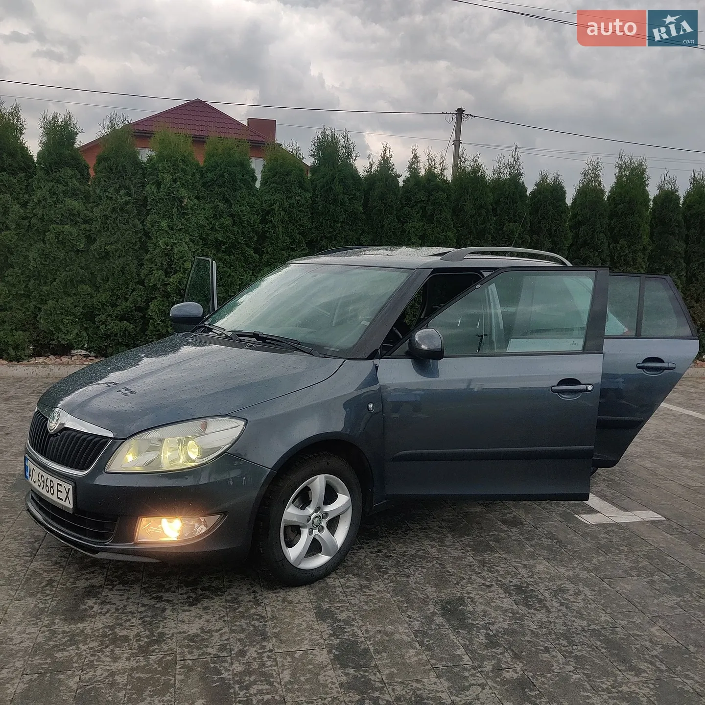 2010 Skoda Fabia - мініатюра 2