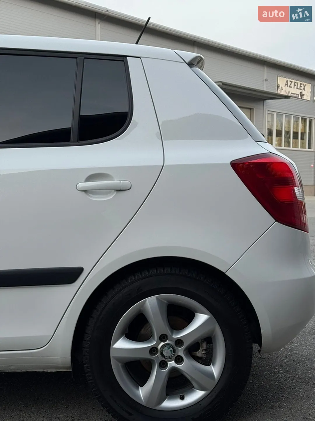 2011 Skoda Fabia - мініатюра 6
