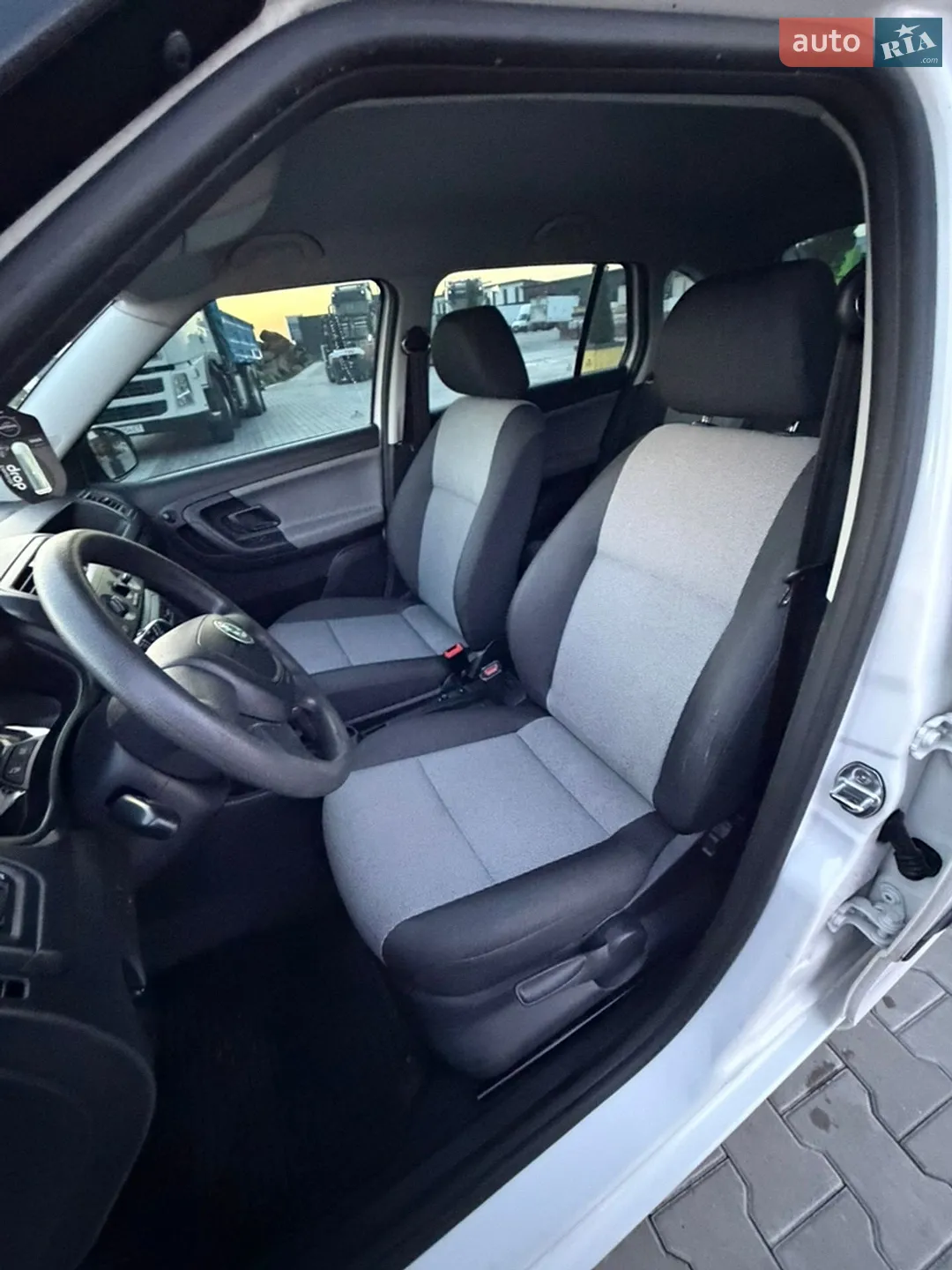 2012 Skoda Fabia - мініатюра 15