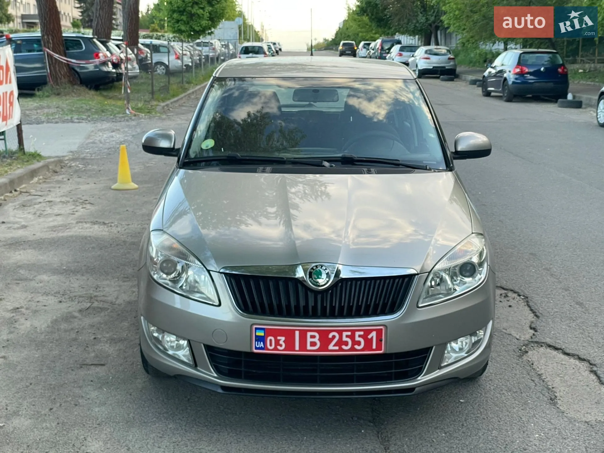 2010 Skoda Fabia - мініатюра 2