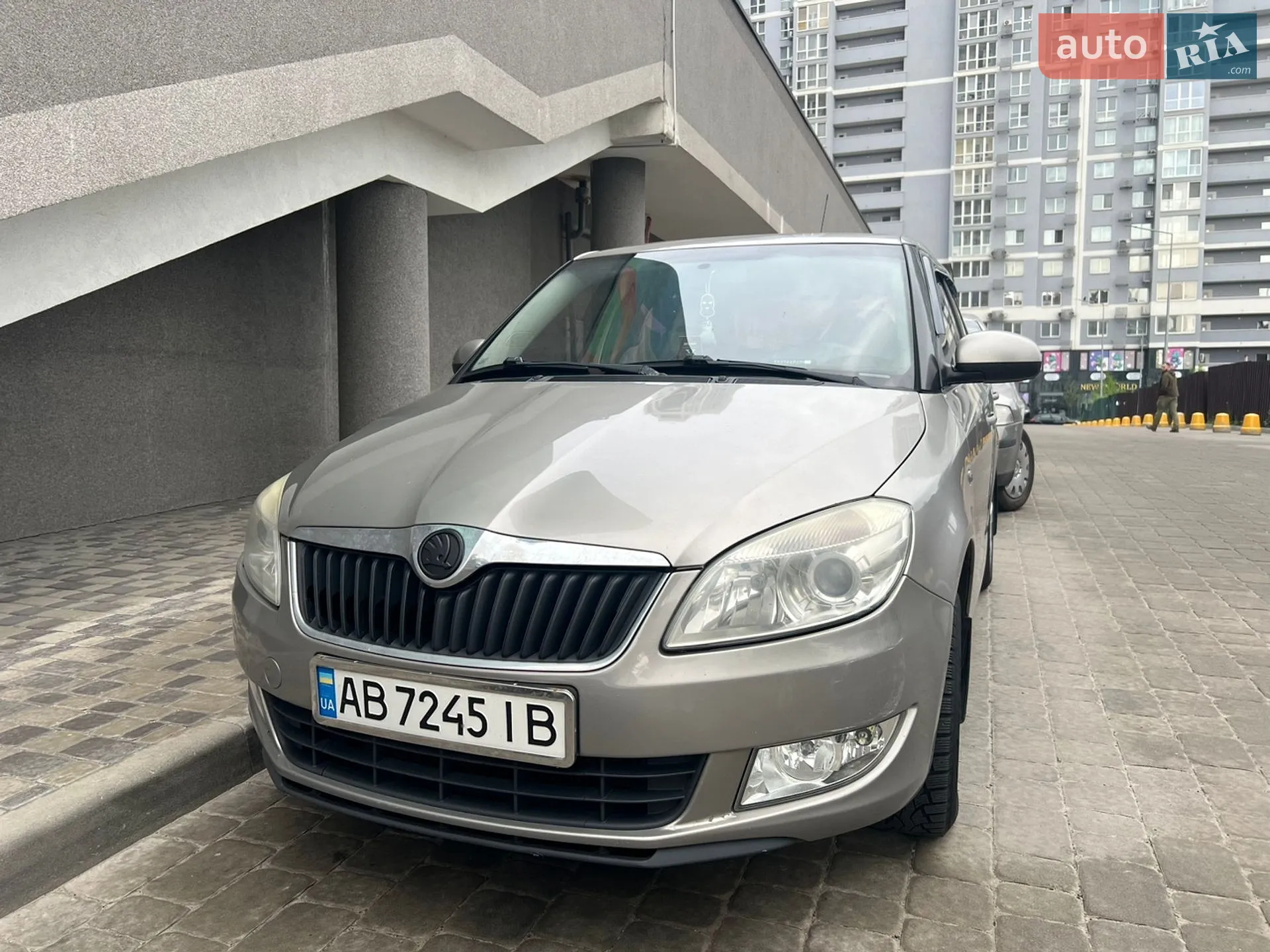 2011 Skoda Fabia - мініатюра 2
