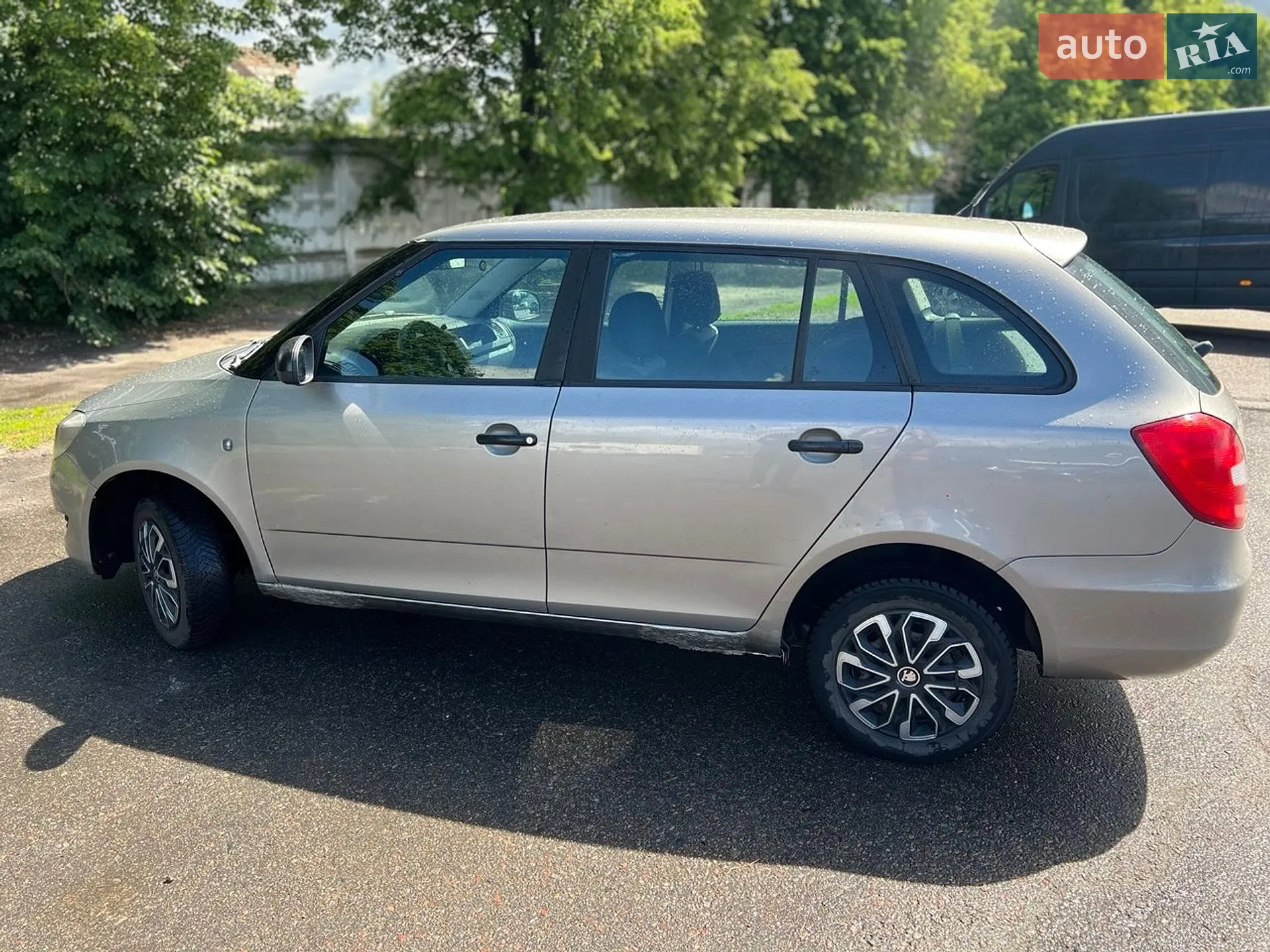 2010 Skoda Fabia - мініатюра 2