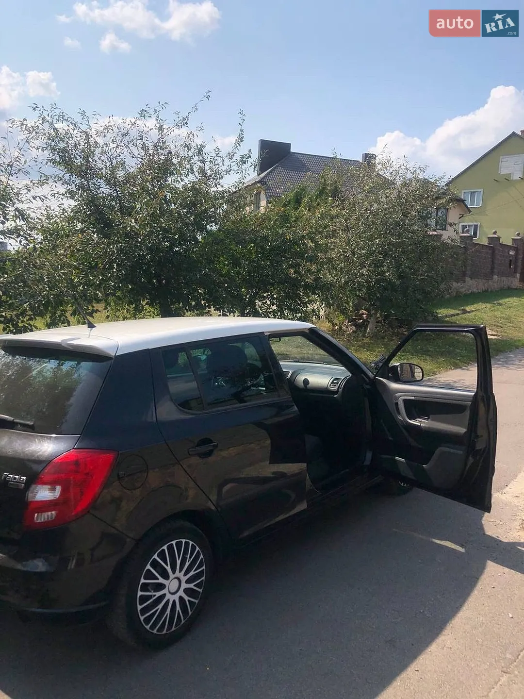 2010 Skoda Fabia - мініатюра 2