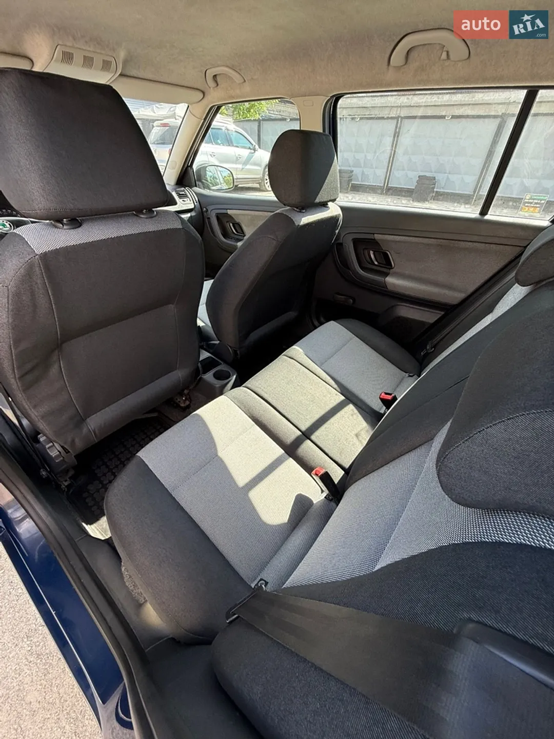 2010 Skoda Fabia - мініатюра 27
