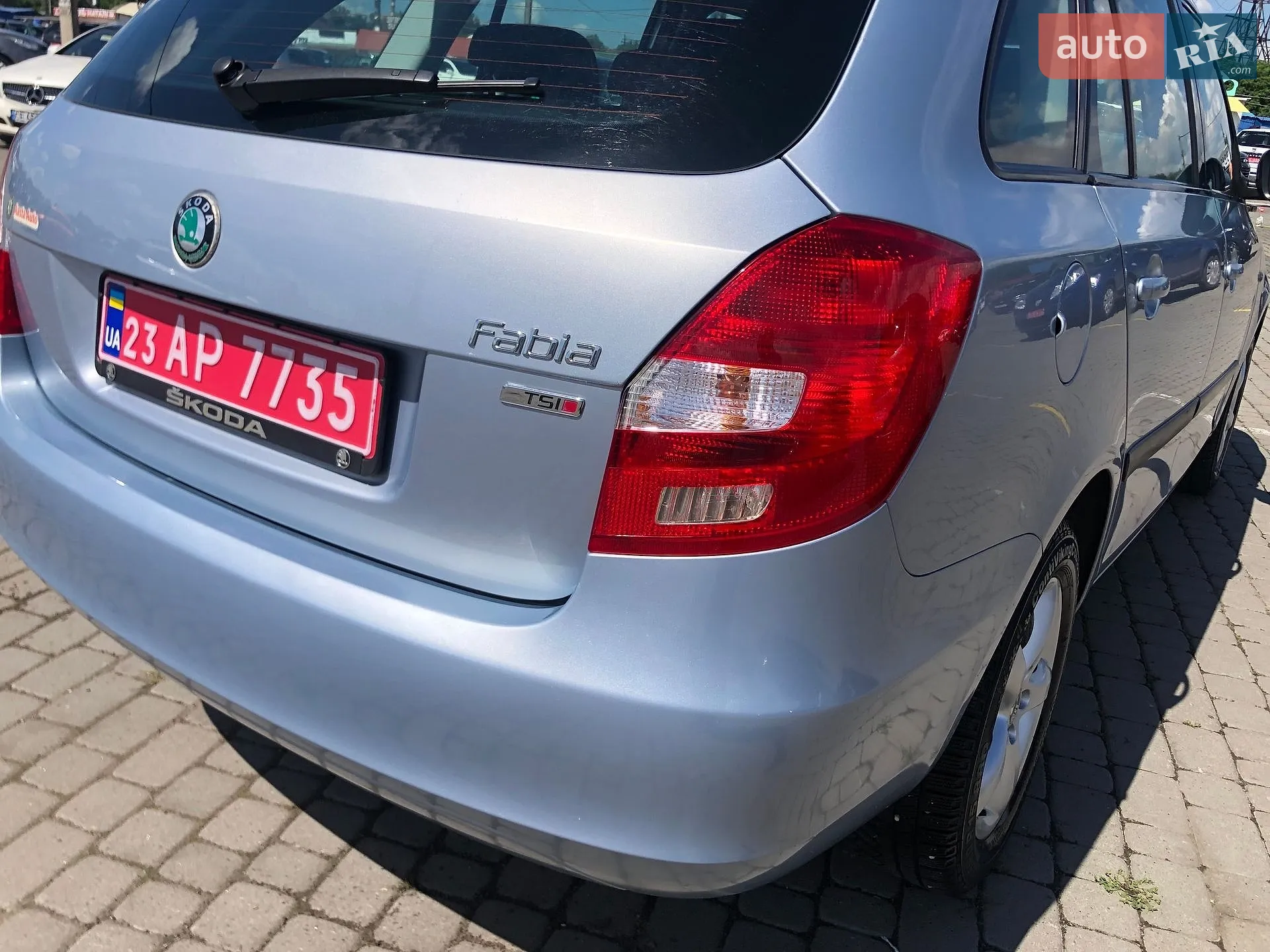 2011 Skoda Fabia - мініатюра 10
