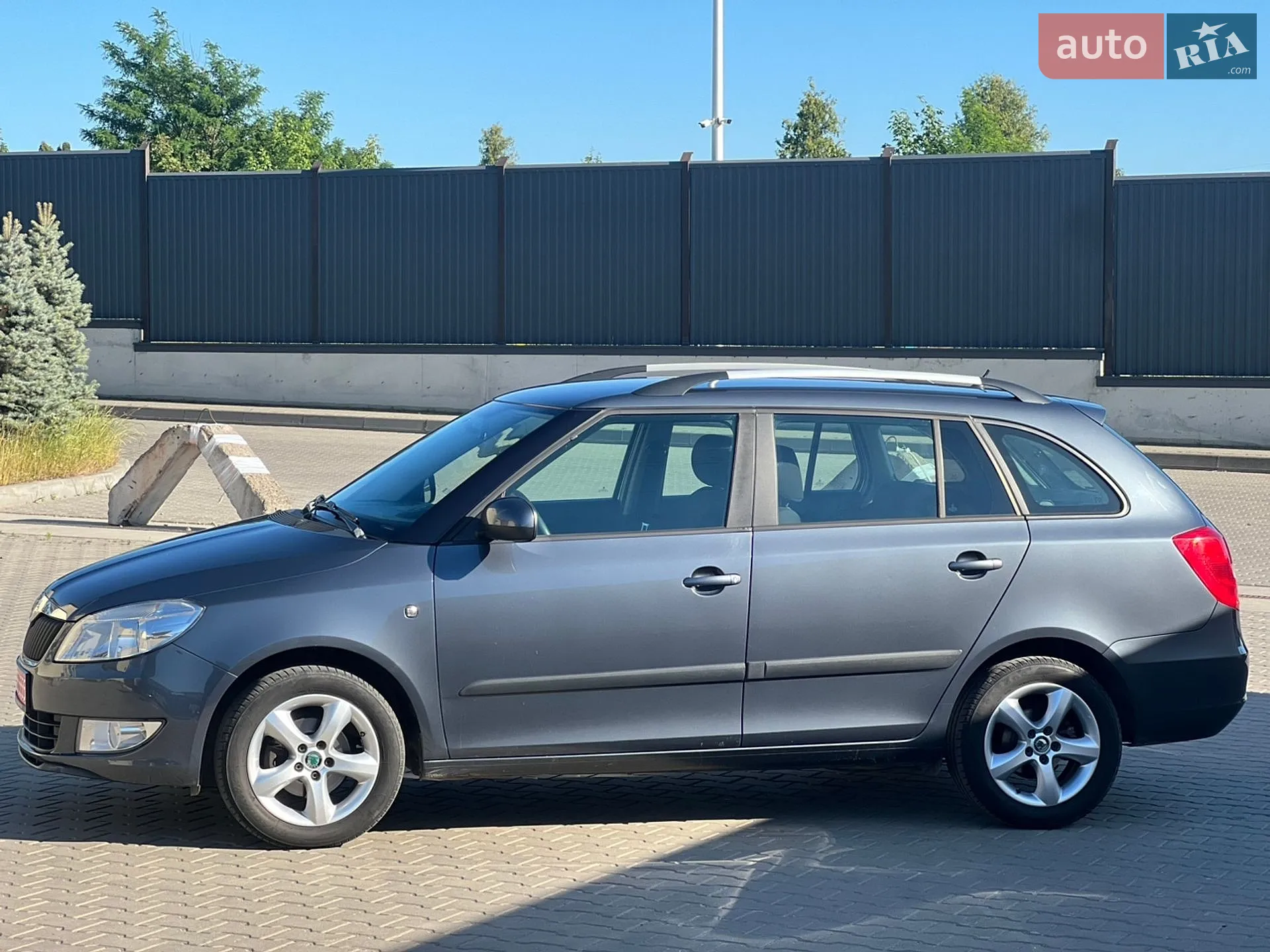 2011 Skoda Fabia - мініатюра 2