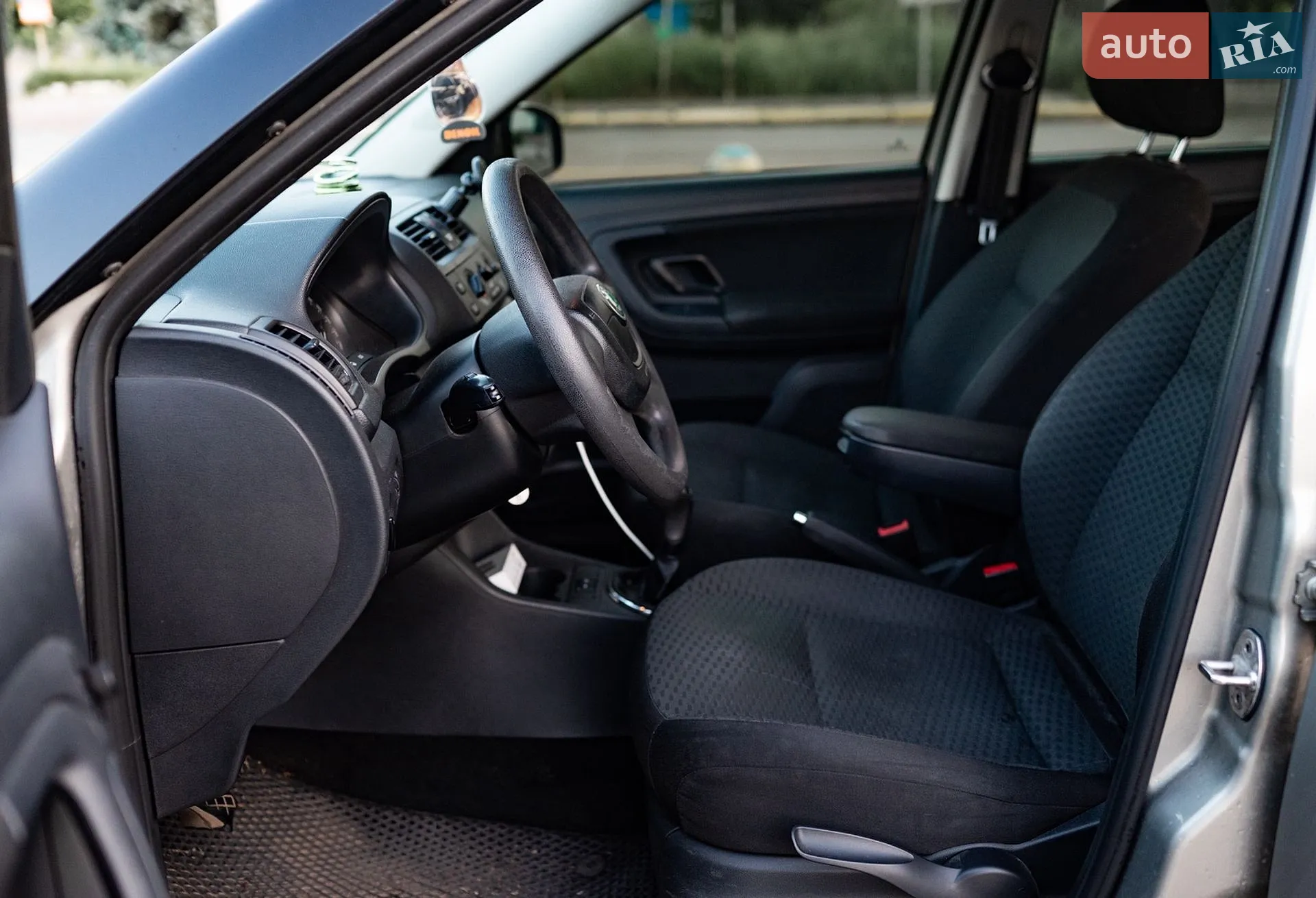 2010 Skoda Fabia - мініатюра 9