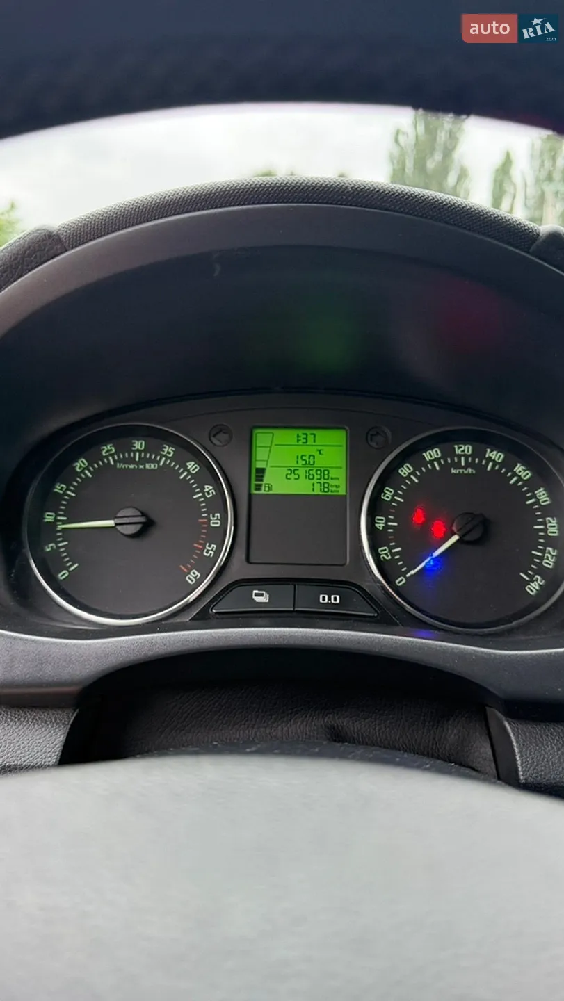 2012 Skoda Fabia - мініатюра 9