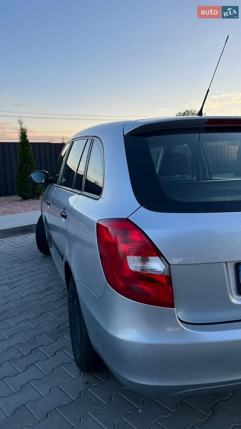 2011 Skoda Fabia - мініатюра 6