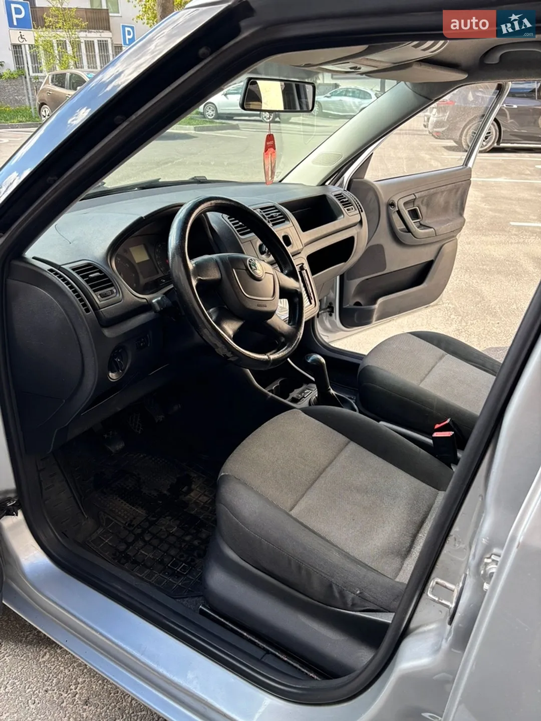 2010 Skoda Fabia - мініатюра 12