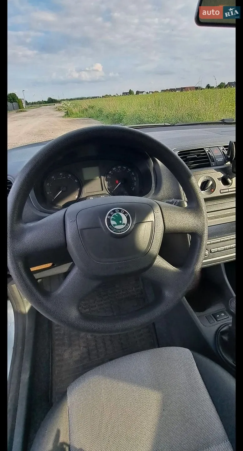 2011 Skoda Fabia - мініатюра 7