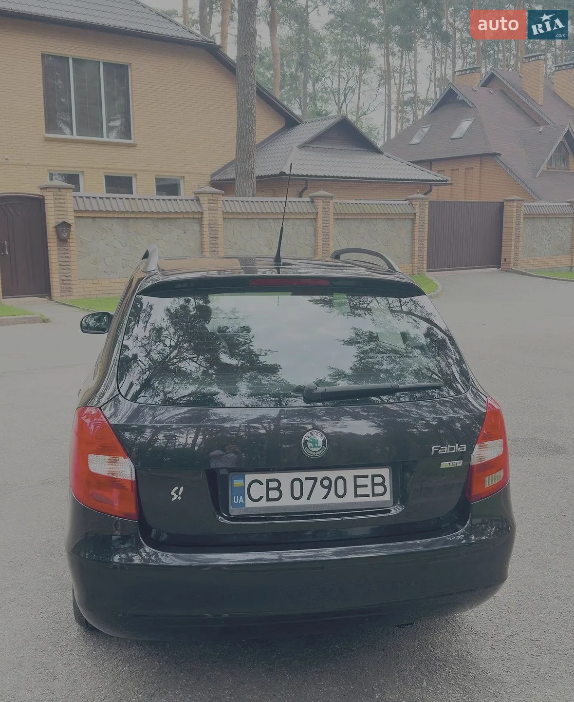 Skoda Fabia 2011 VIN TMBJM25J5B3169079 фото оголошення 4 з 17