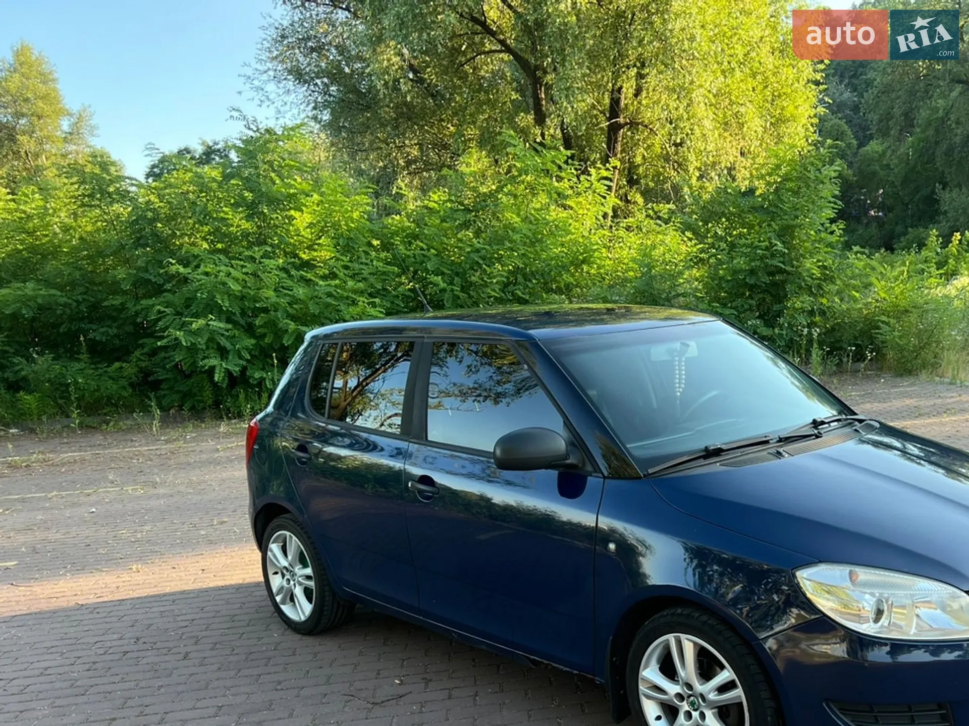2011 Skoda Fabia - мініатюра 2