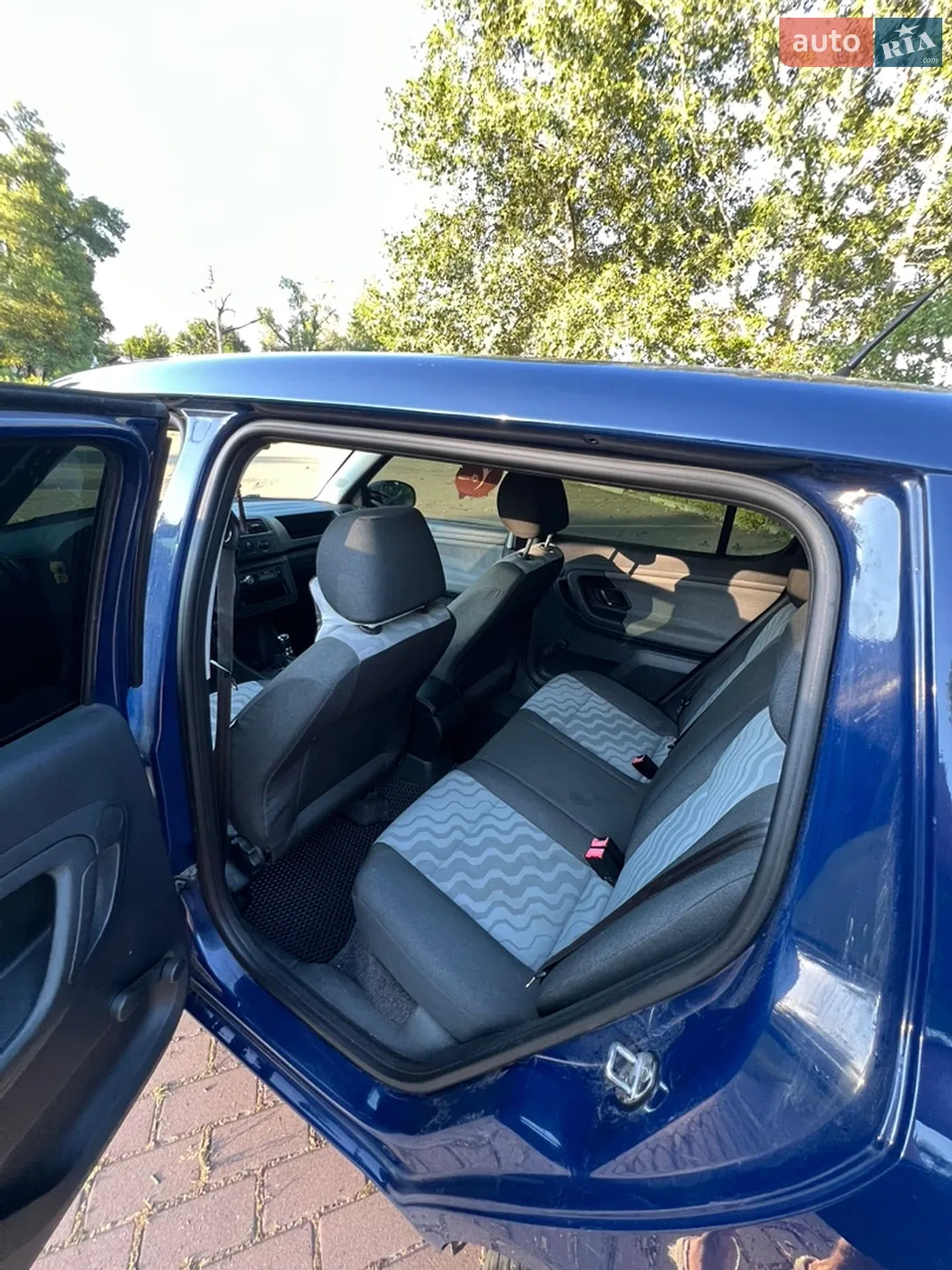 2011 Skoda Fabia - мініатюра 10